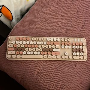 Retro Keyboard with USB included